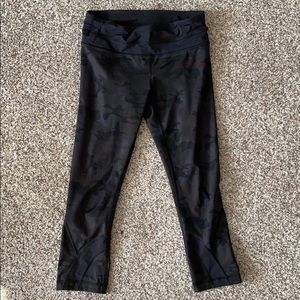 Lululemon camo crop legging